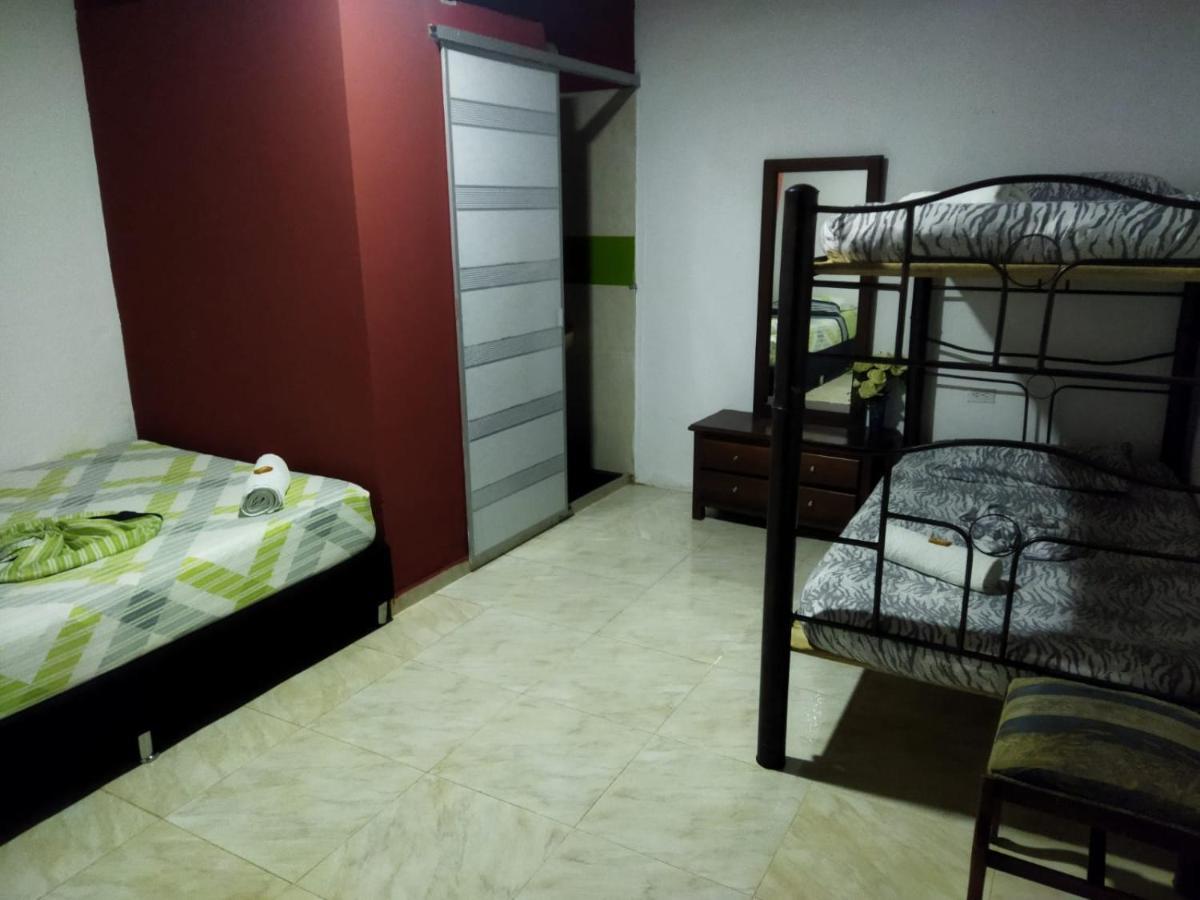 Hostal Sarita Villavieja Exterior foto